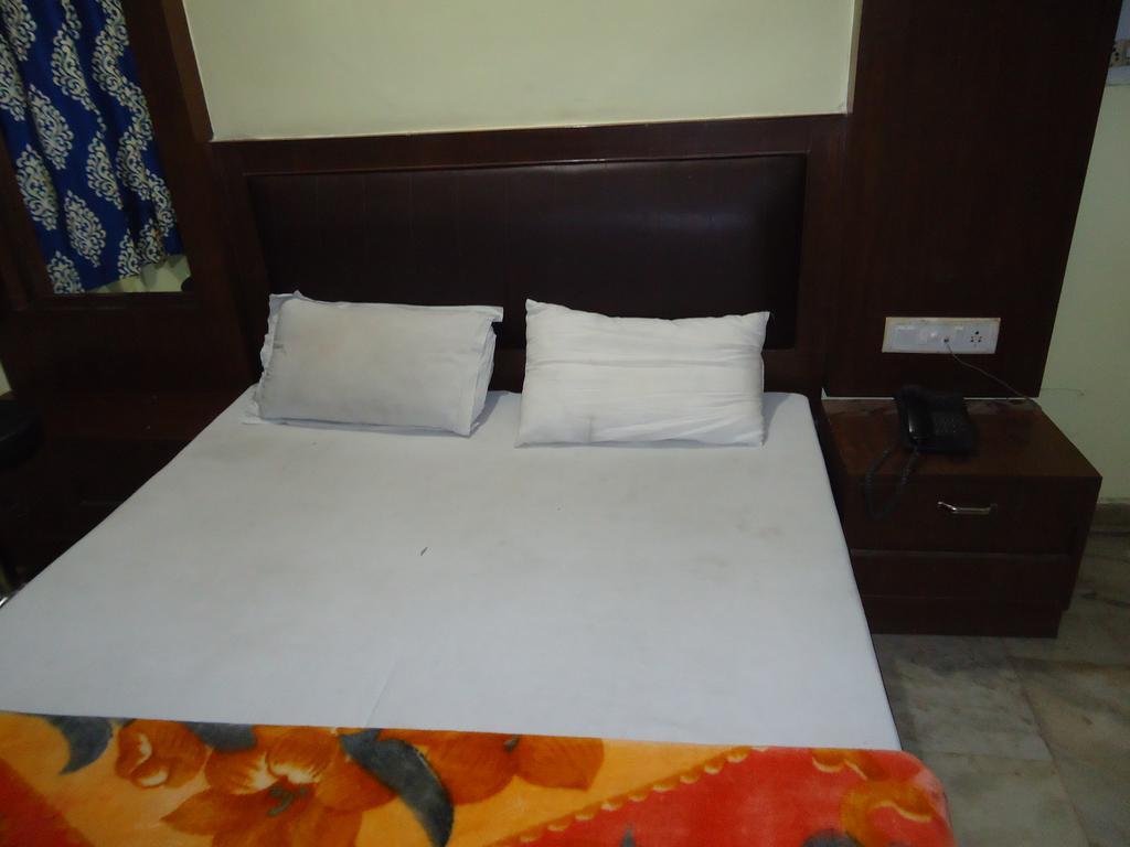 Sahara International Deluxe Hotel นิวเดลี ห้อง รูปภาพ